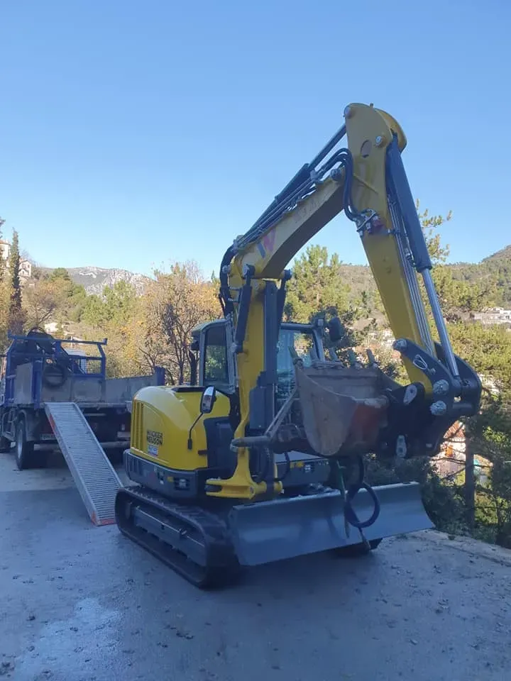 LE MATÉRIEL DE NOTRE ENTREPRISE DE TERRASSEMENT À LEVENSwebp