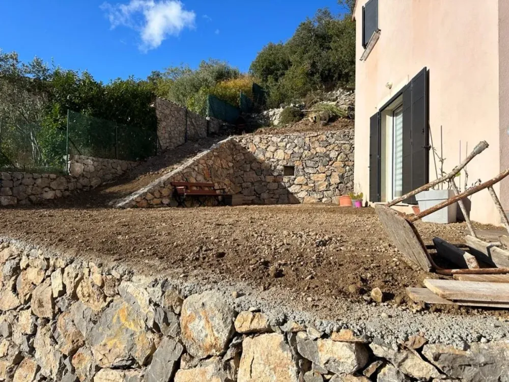 david-terrassement-renovation-construction-d-t-r-c-mur-en-pierre-a-levens-pres-d-aspremont-PHOTO-7