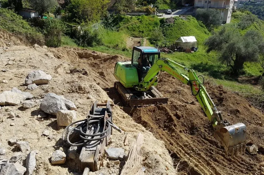 david-terrassement-renovation-construction-d-t-r-c-mur-en-pierre-a-levens-pres-d-aspremont-Terrassement-3