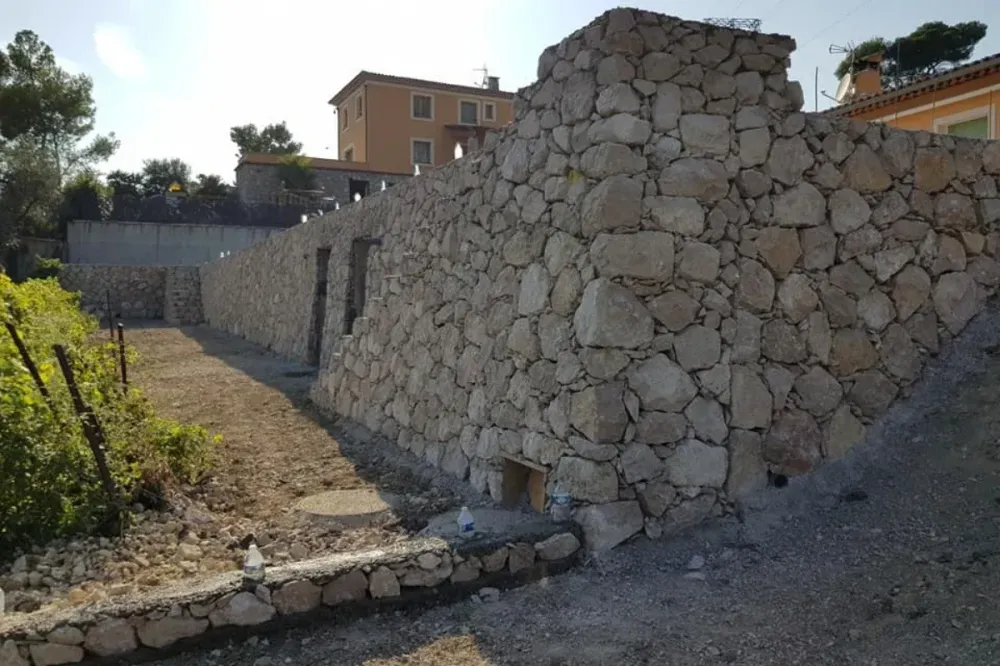 david-terrassement-renovation-construction-d-t-r-c-mur-en-pierre-a-levens-pres-d-aspremont-Maconnerie-6