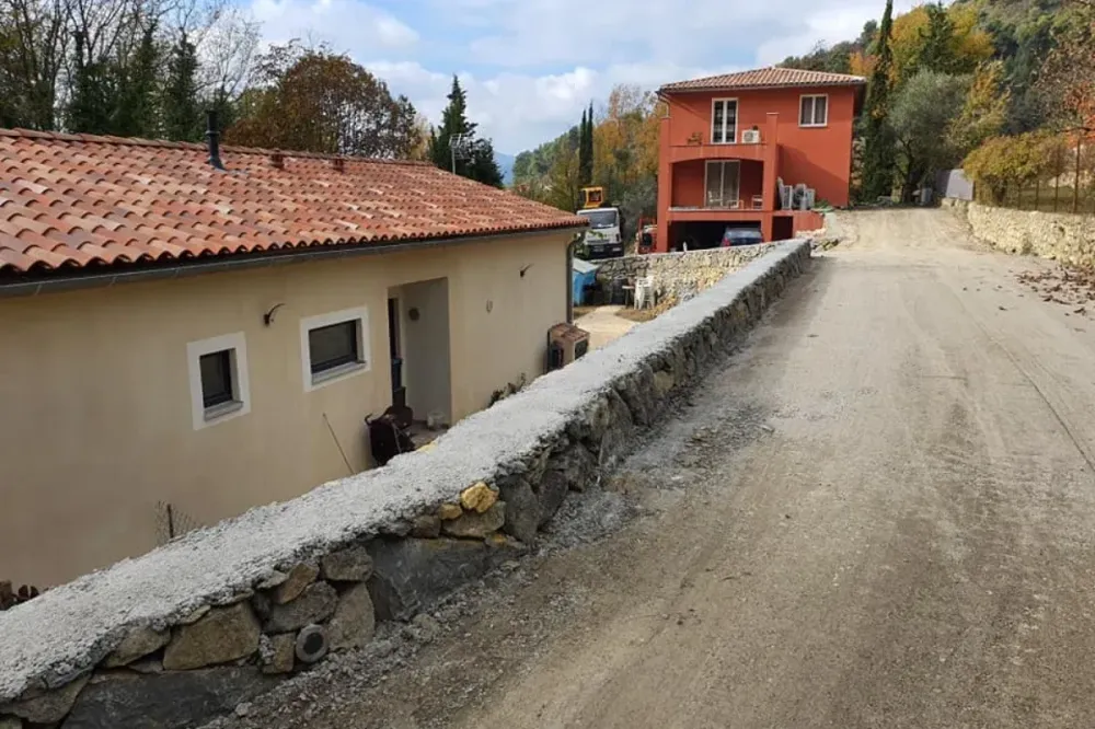 david-terrassement-renovation-construction-d-t-r-c-mur-en-pierre-a-levens-pres-d-aspremont-Maconnerie-4
